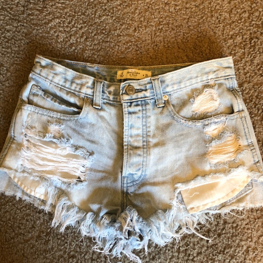 Cut off ripped shorts